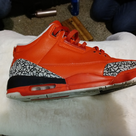 Pair of DJ Khaled Retro3 Jordan's - Picture 3 of 9